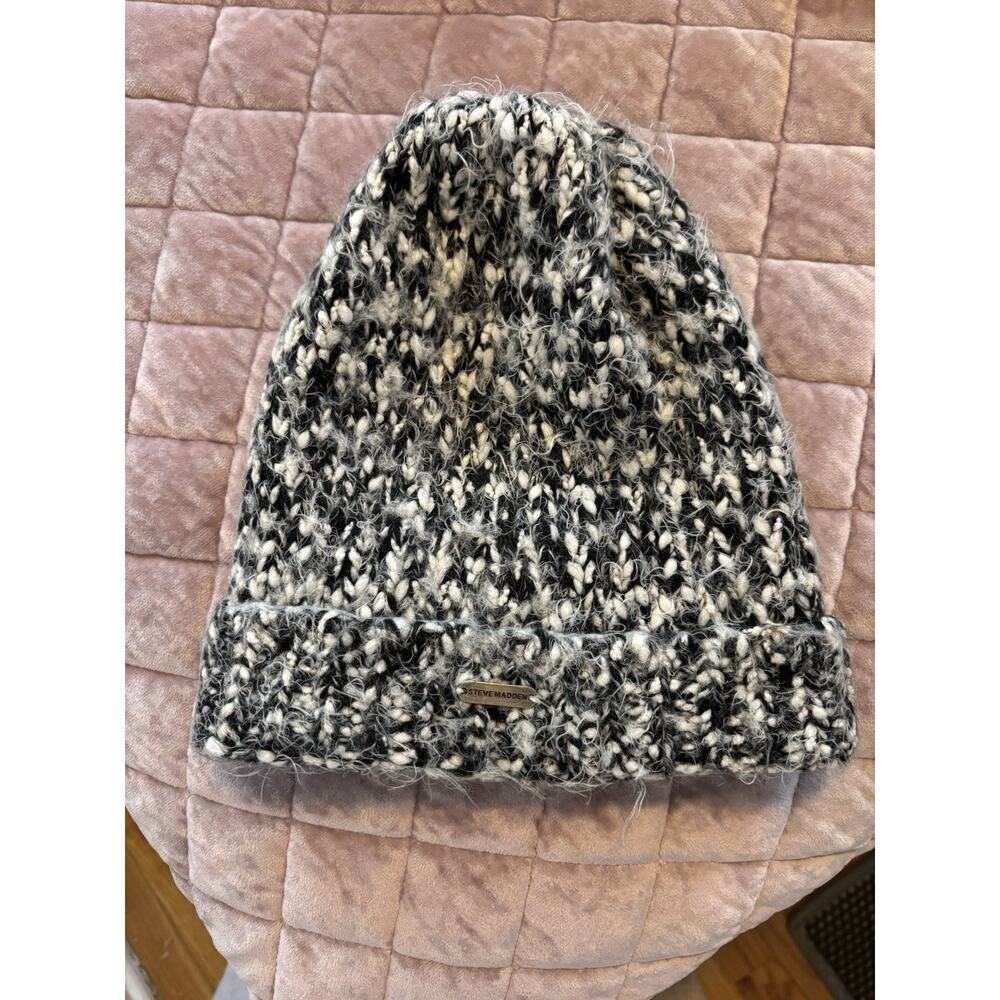 Steve Madden Monochrome Knit Beanie
